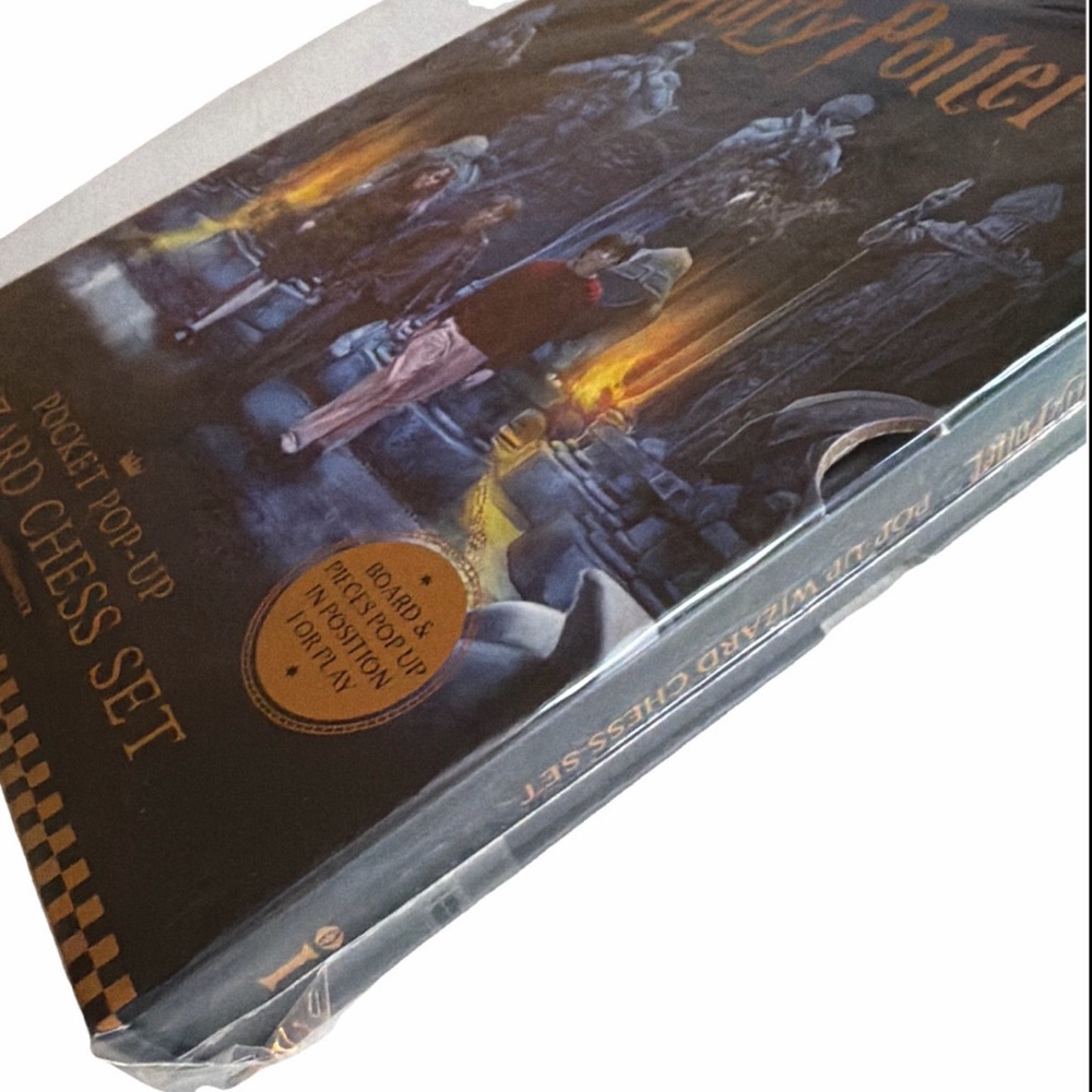 Harry Potter: The Pocket Pop-Up Wizard Chess Set by Insight Editions. Sealed. - Picture 9 of 9